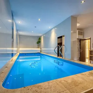 Villa La - Piscine / Karaoke / Jeux, Fontaine (Rhone-Alps)